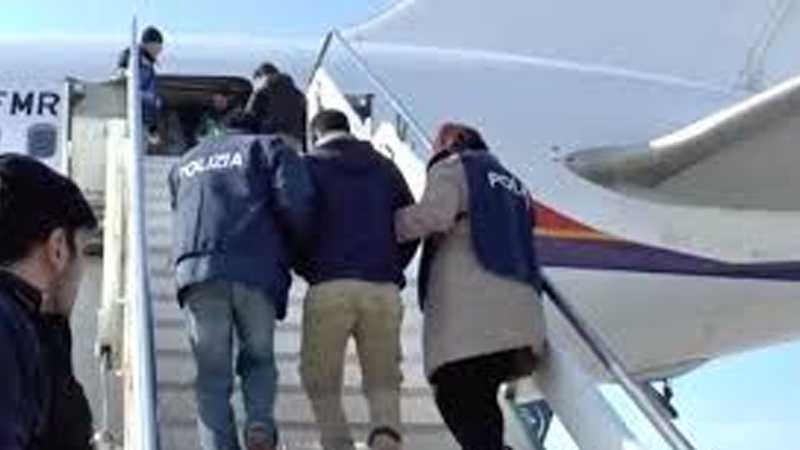 অবৈধভাবে ইতালিতে থাকা ১২০ বাংলাদেশিকে দেশে ফেরত